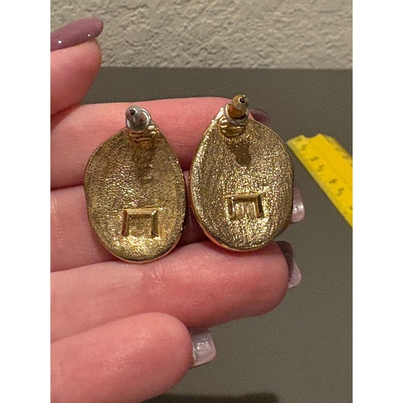 Vintage Black and Cream Enamel Teardrop Stud Earrings, Gold Tone, Used - Picture 2 of 8